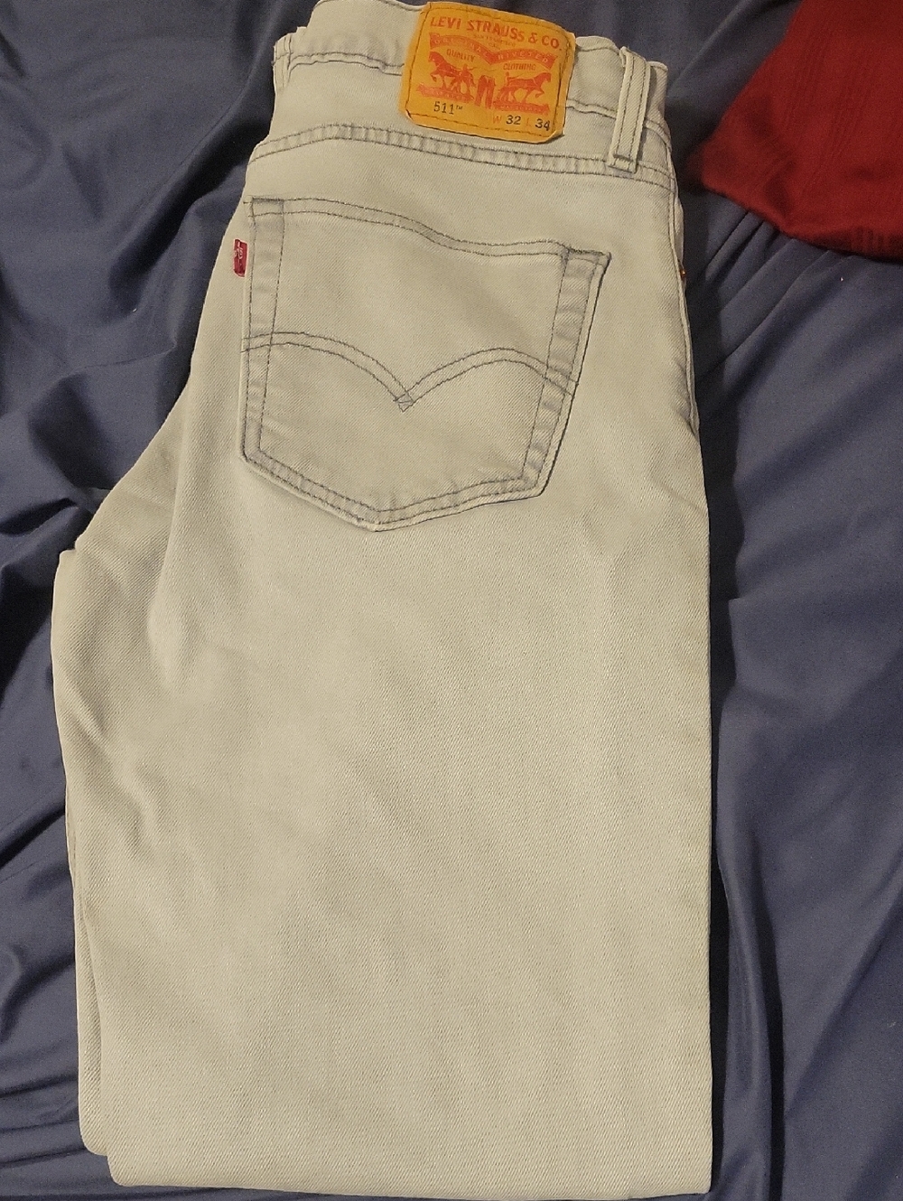 Levi's Slim Straight Jeans in Light Beige with Orange Patch
